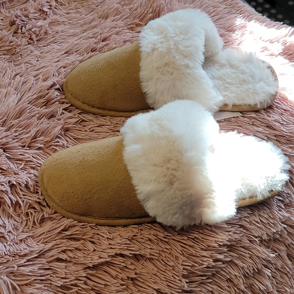 LOFT Faux Fur Slippers NWT - Picture 4 of 4